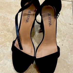 🛑sale🛑 2 for 15.... Black heels just fab